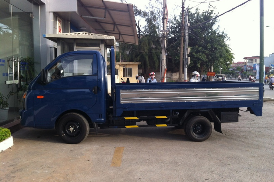 HYUNDAI PORTER 150 1T5 THÙNG LỬNG