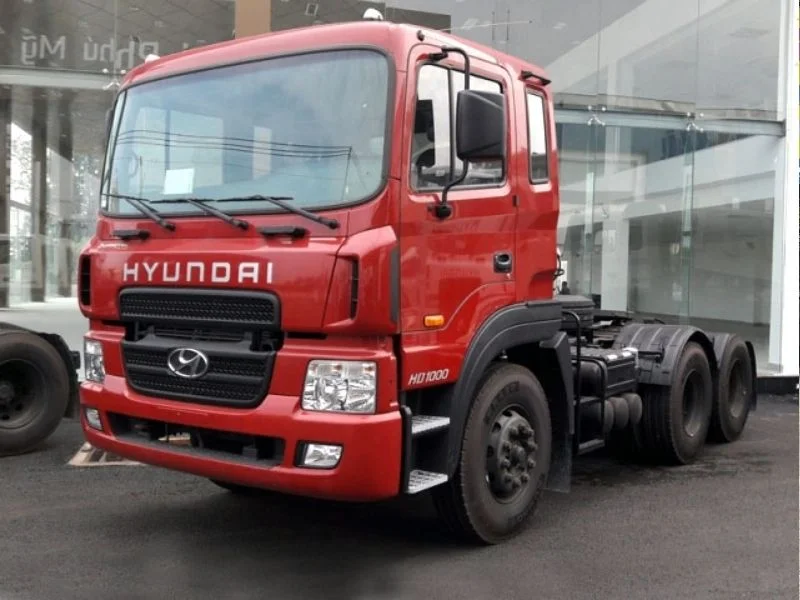 Ngoại thất xe đầu kéo Hyundai HD1000 màu đỏ