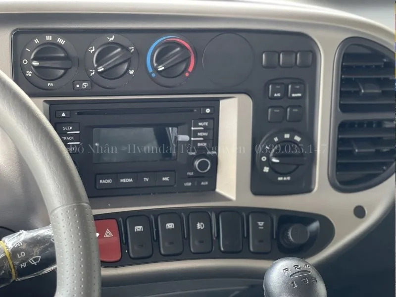 Hệ thống giải trí với đầu CD, kết nối Radio / AUX