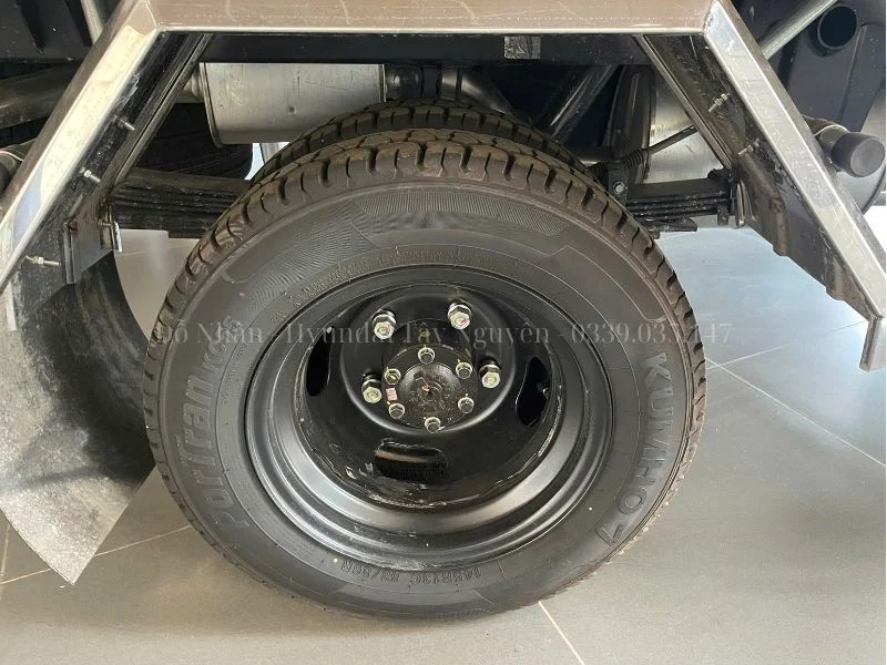 Lốp sau của xe H150