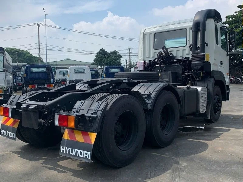Xe HD1000 đầu kéo màu trắng